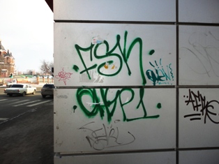 Очистка стен от граффити,до.